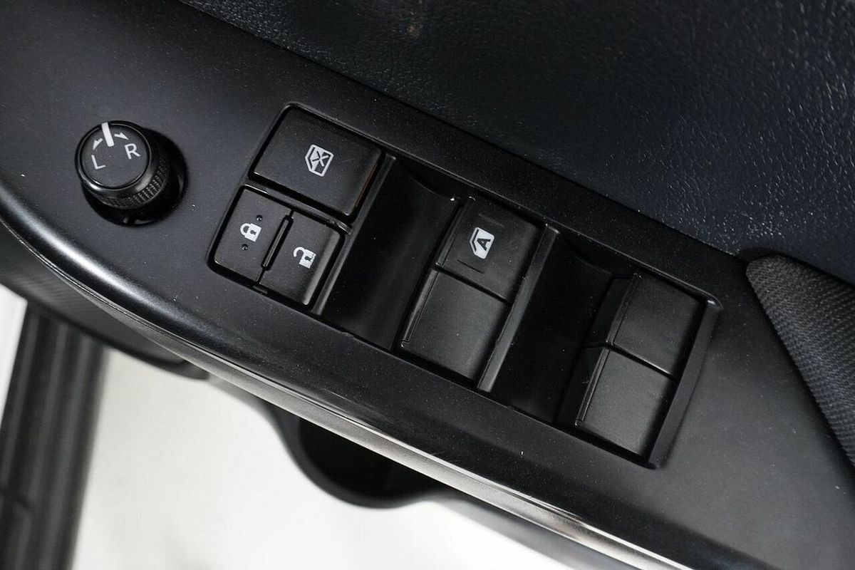 2020 Toyota Hilux SR (4x4) GUN126R Facelift 4X4