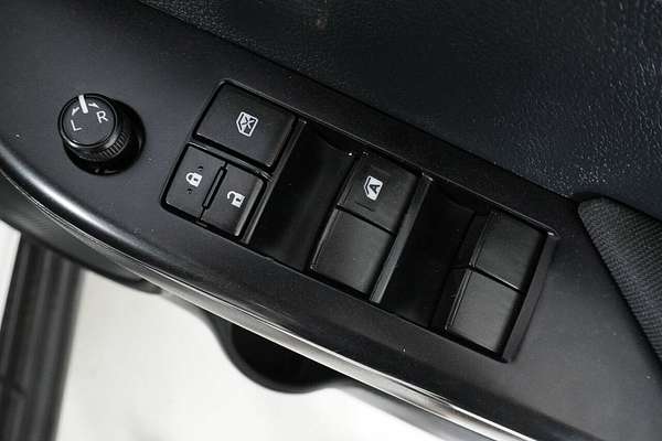 2020 Toyota Hilux SR (4x4) GUN126R Facelift 4X4