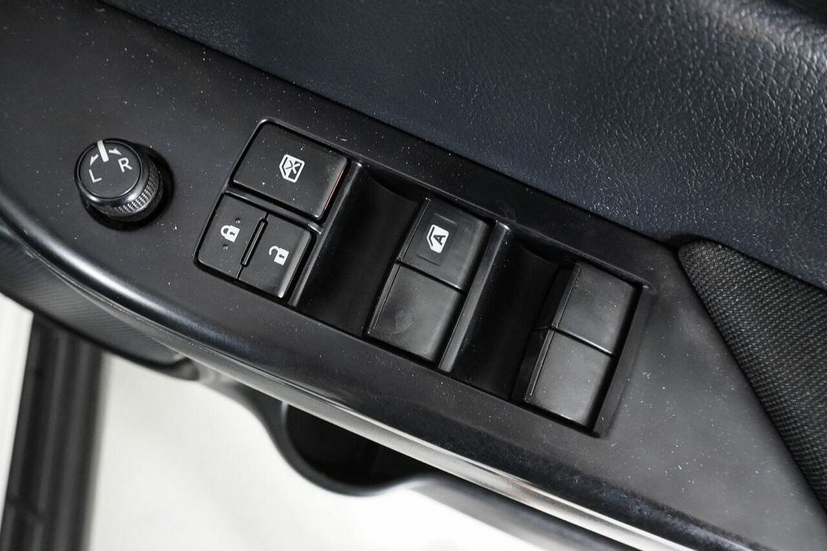 2020 Toyota Hilux SR (4x4) GUN126R Facelift 4X4