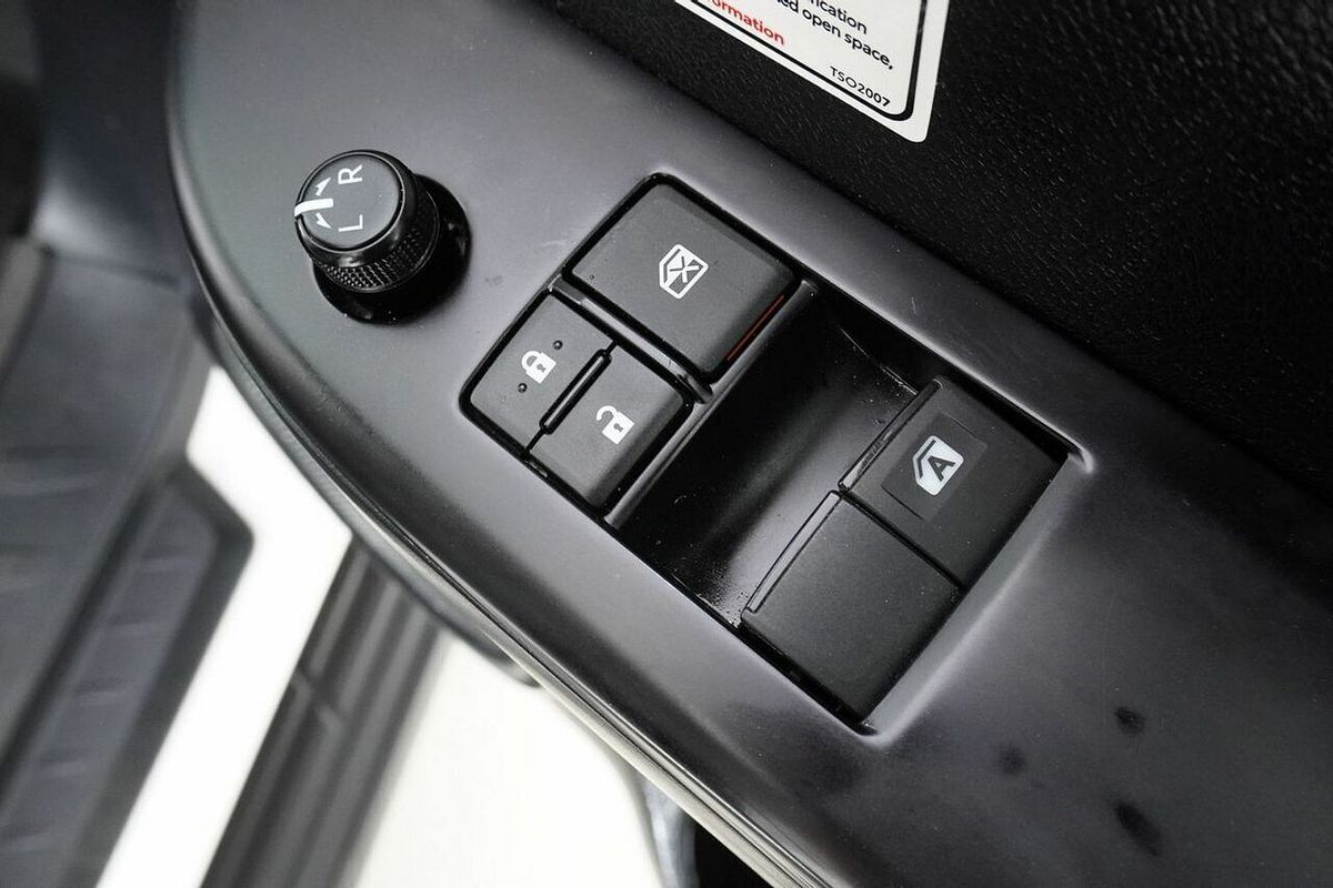 2021 Toyota Hilux SR (4x4) GUN126R Facelift 4X4
