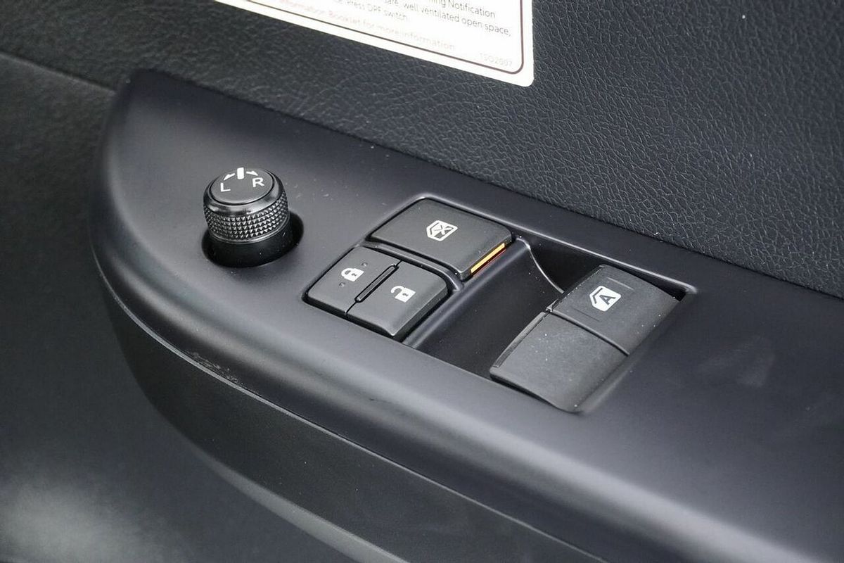 2021 Toyota Hilux SR (4x4) GUN126R Facelift 4X4