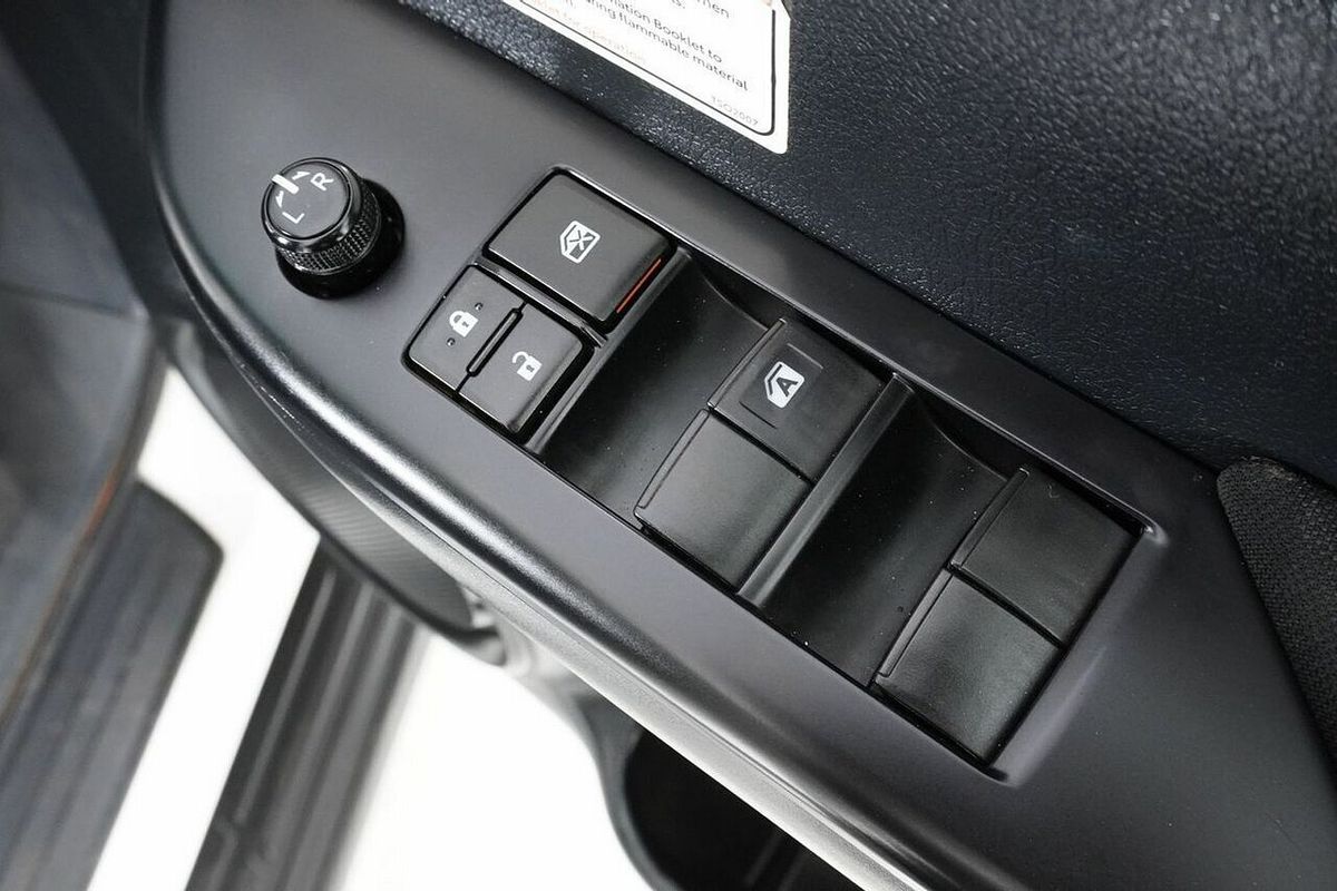 2020 Toyota Hilux SR (4x4) GUN126R Facelift 4X4