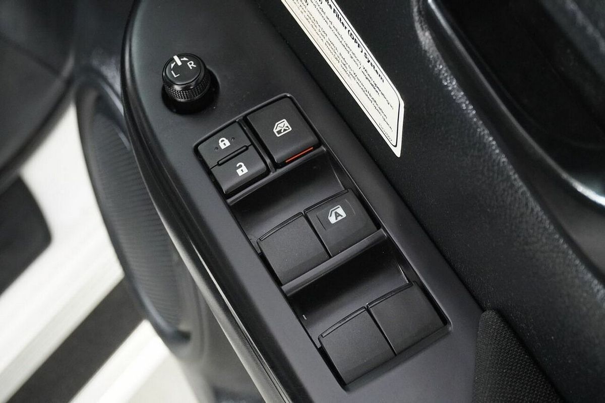 2021 Toyota Hilux SR (4x4) GUN126R Facelift 4X4