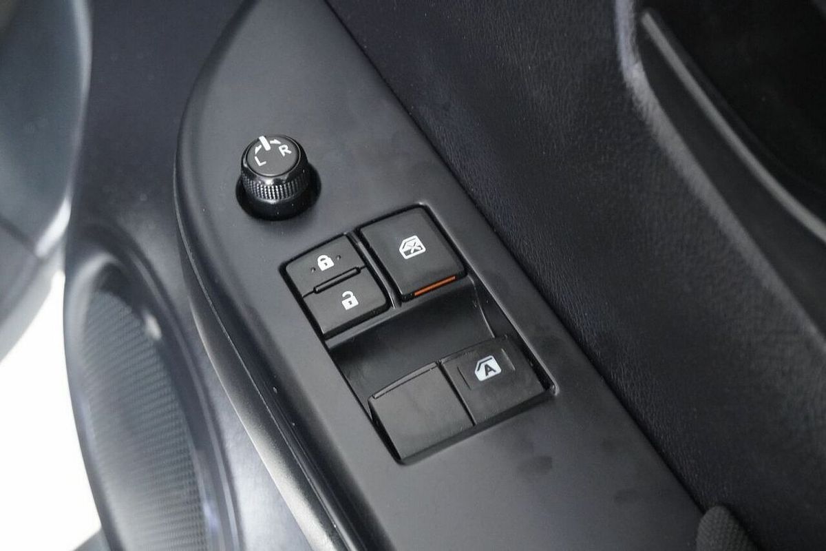 2018 Toyota Hilux SR (4x4) GUN126R MY17 4X4