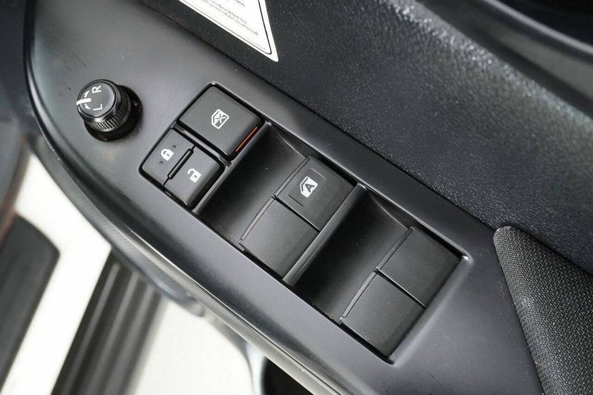 2021 Toyota Hilux SR (4x4) GUN126R Facelift 4X4