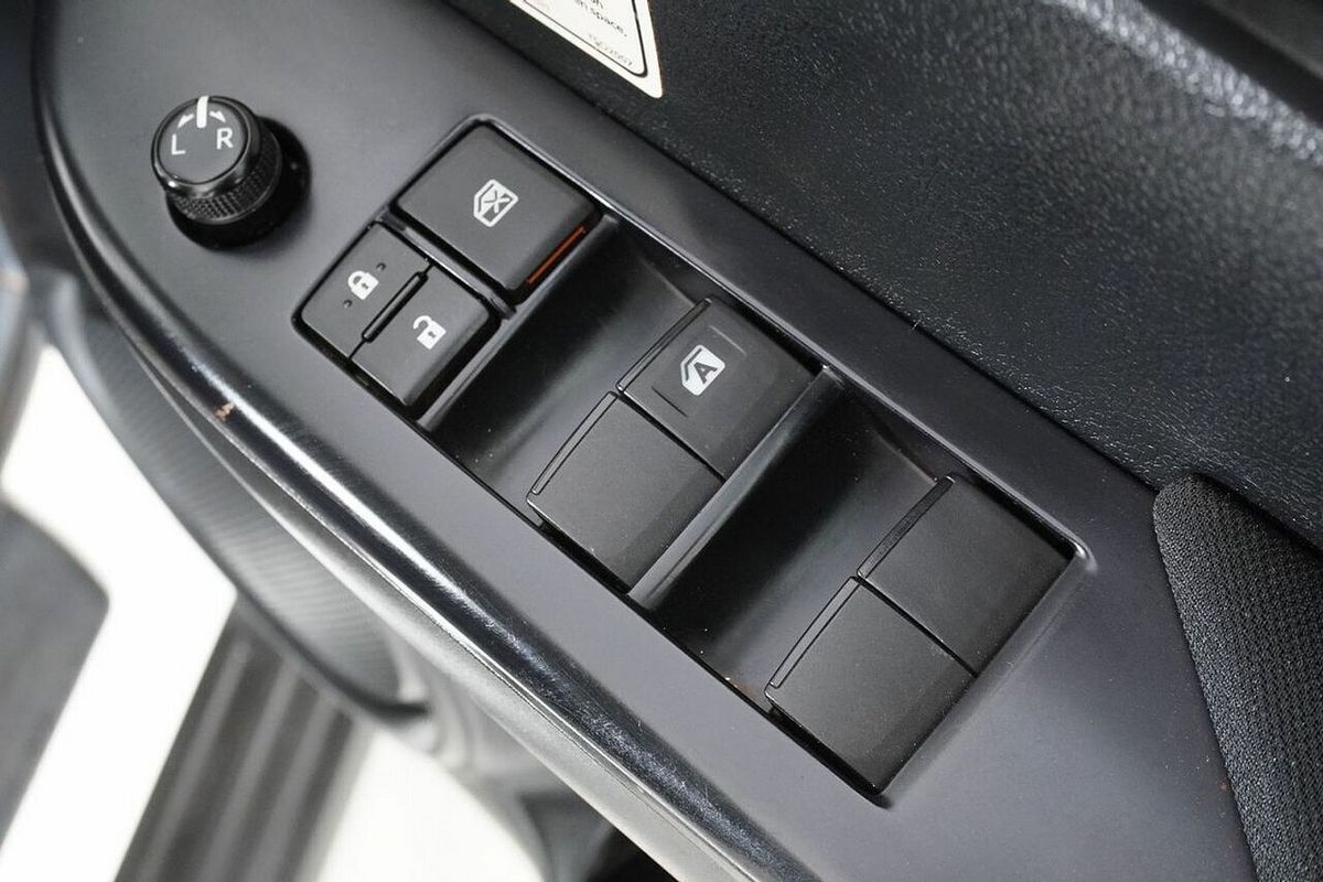 2021 Toyota Hilux SR (4x4) GUN126R Facelift 4X4