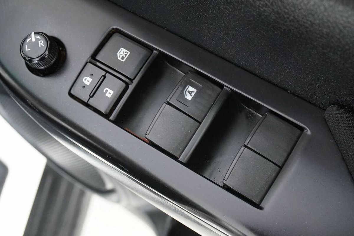 2021 Toyota Hilux SR (4x4) GUN126R Facelift 4X4