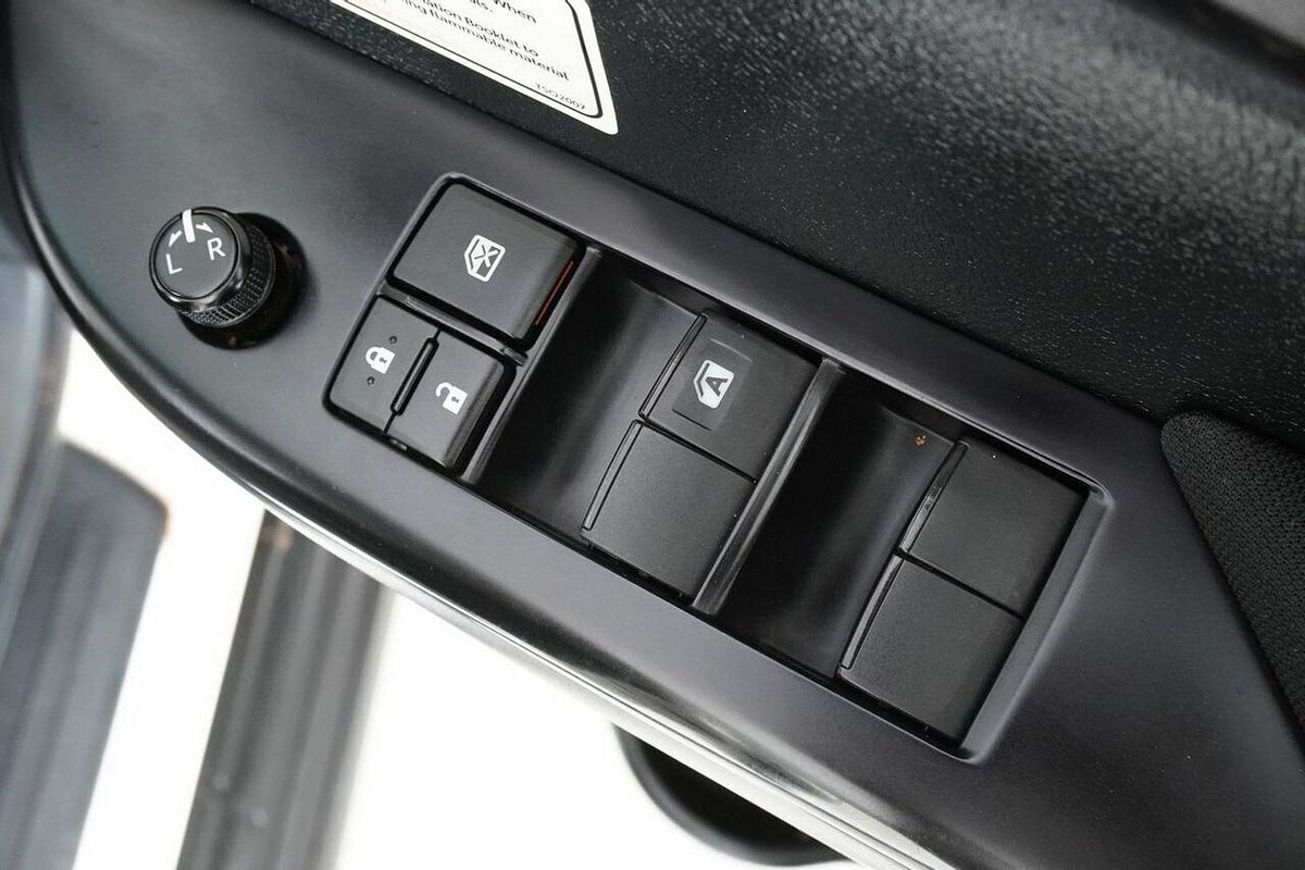 2021 Toyota Hilux SR (4x4) GUN126R Facelift 4X4