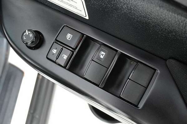 2021 Toyota Hilux SR (4x4) GUN126R Facelift 4X4