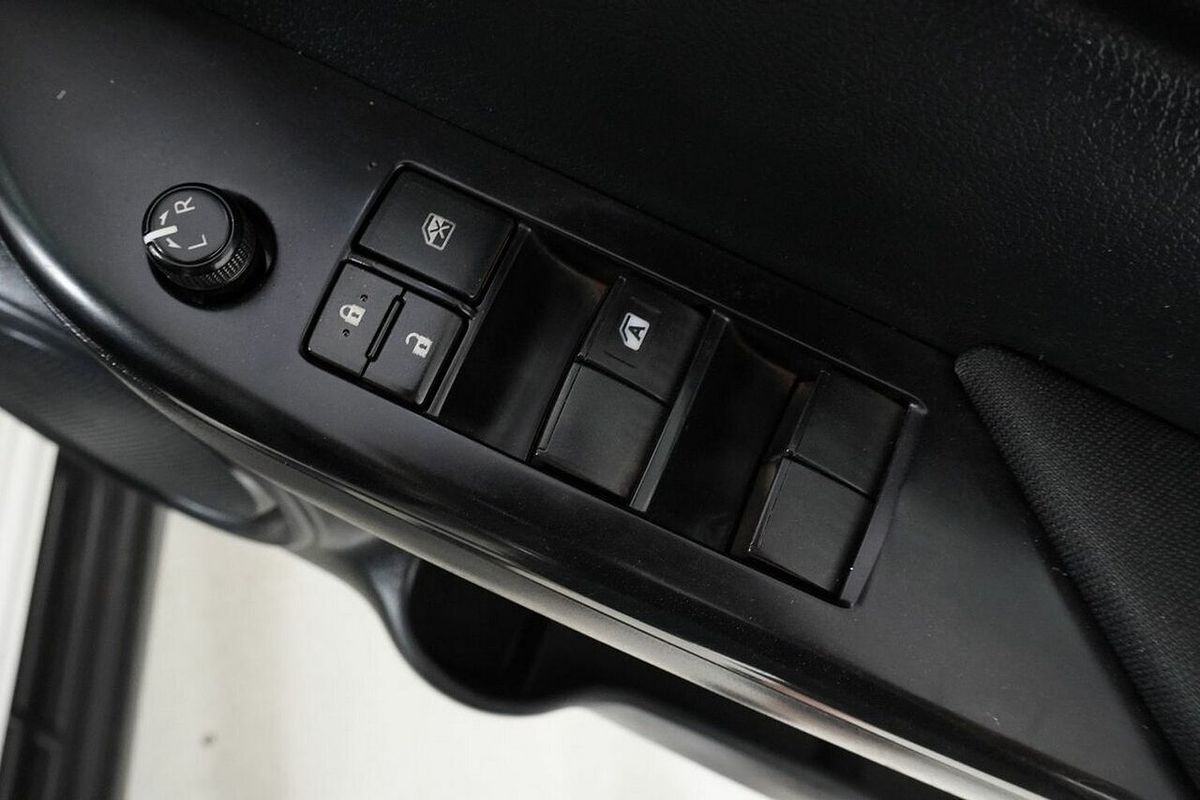 2021 Toyota Hilux SR (4x4) GUN126R Facelift 4X4