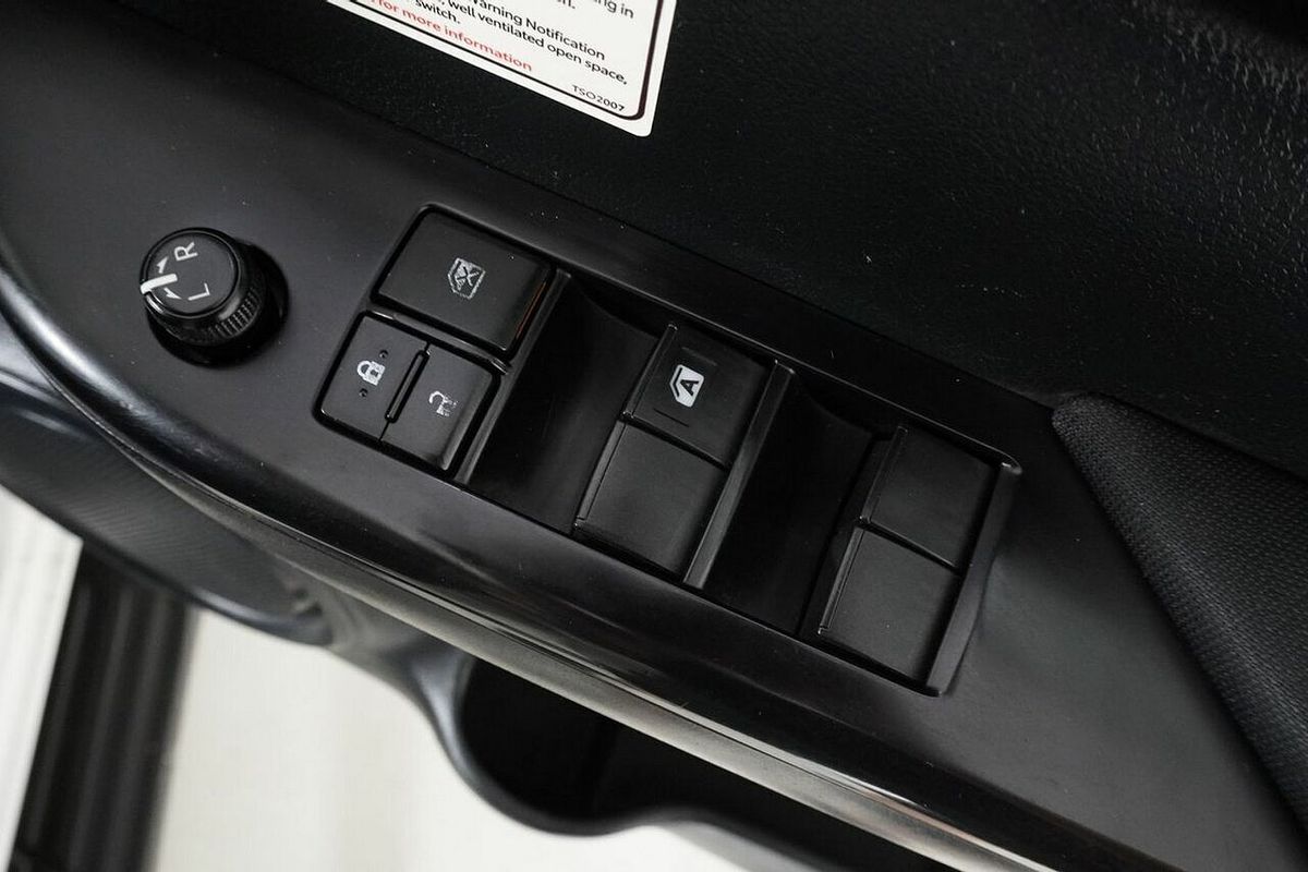 2021 Toyota Hilux SR (4x4) GUN126R Facelift 4X4