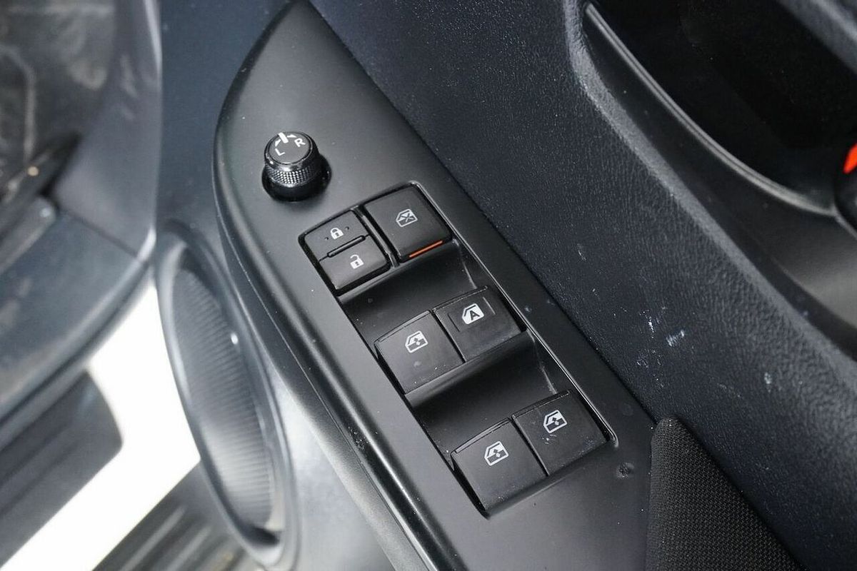 2016 Toyota Hilux SR (4x4) GUN126R 4X4