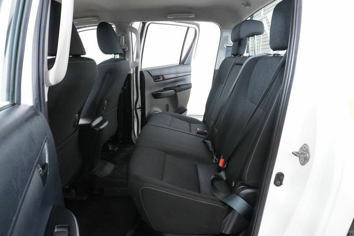 2020 Toyota Hilux SR (4x4) GUN126R Facelift 4X4