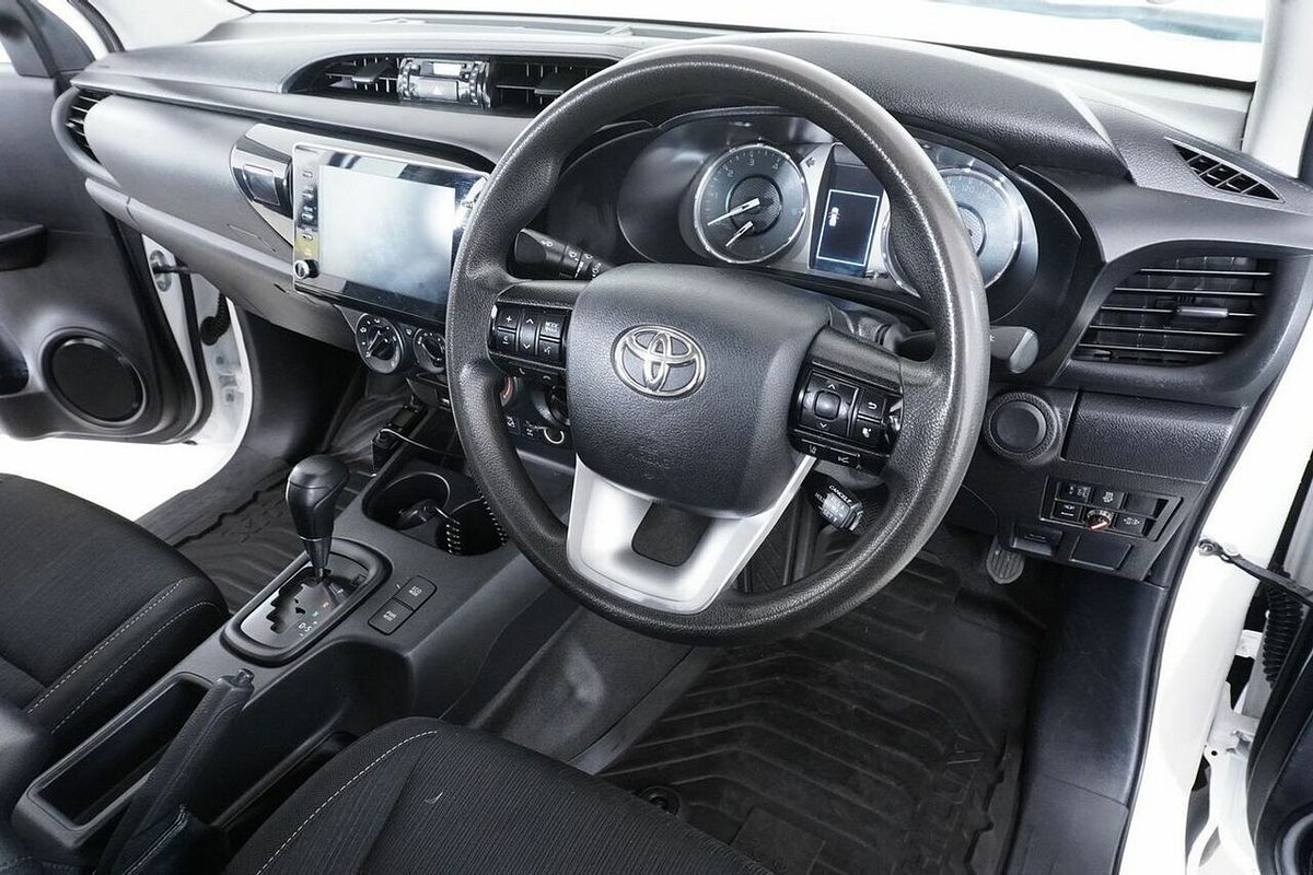2020 Toyota Hilux SR (4x4) GUN126R Facelift 4X4