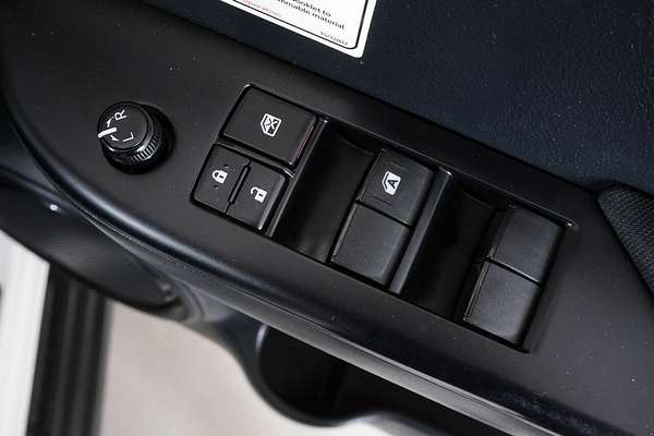 2020 Toyota Hilux SR (4x4) GUN126R Facelift 4X4