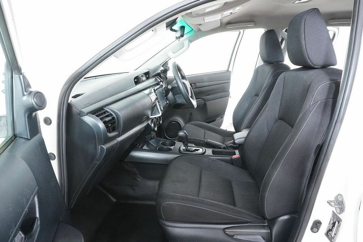 2021 Toyota Hilux SR (4x4) GUN126R Facelift 4X4