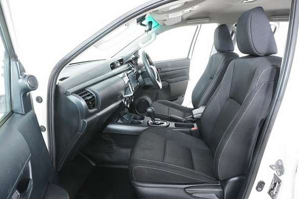 2021 Toyota Hilux SR (4x4) GUN126R Facelift 4X4