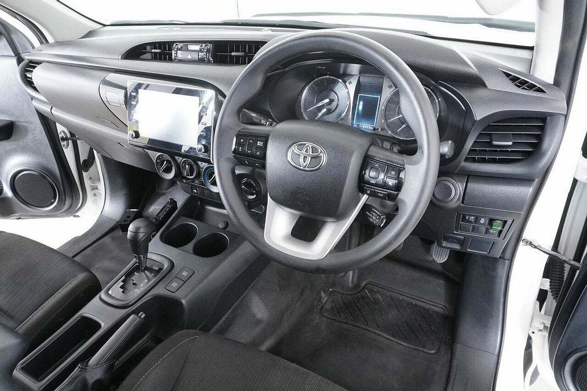 2020 Toyota Hilux SR (4x4) GUN126R Facelift 4X4