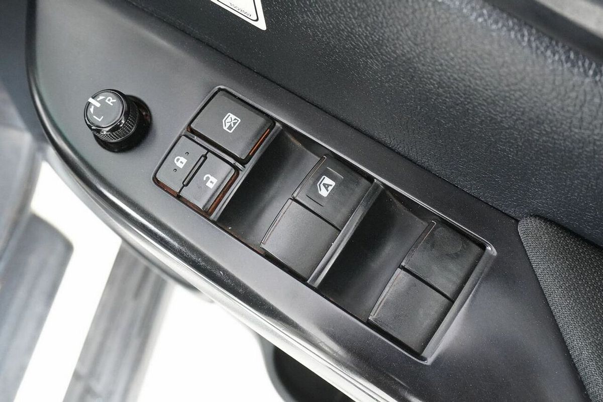 2020 Toyota Hilux SR (4x4) GUN126R Facelift 4X4