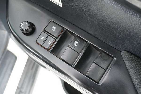 2020 Toyota Hilux SR (4x4) GUN126R Facelift 4X4