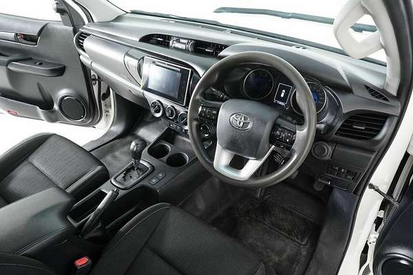 2020 Toyota Hilux SR (4x4) GUN126R Facelift 4X4