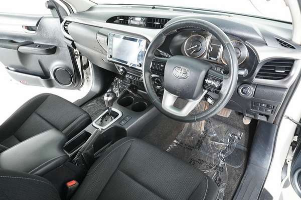 2021 Toyota Hilux SR5 (4x4) GUN126R Facelift 4X4
