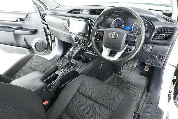 2017 Toyota Hilux SR (4x4) GUN126R 4X4