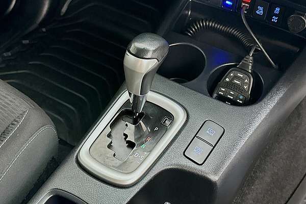 2021 Toyota Hilux SR5 (4x4) GUN126R Facelift 4X4