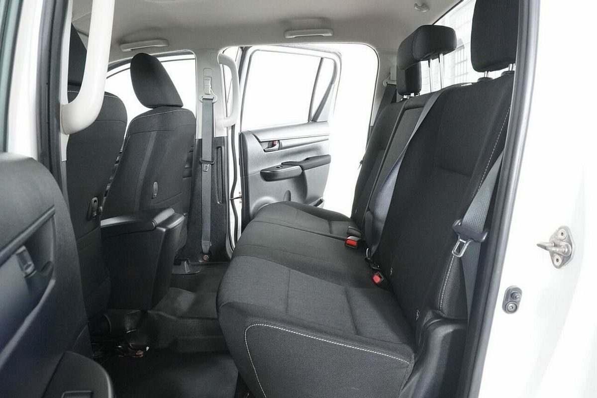 2020 Toyota Hilux SR (4x4) GUN126R Facelift 4X4