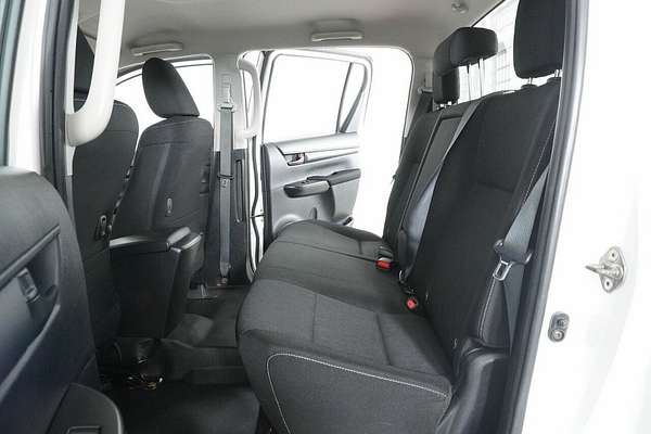 2020 Toyota Hilux SR (4x4) GUN126R Facelift 4X4