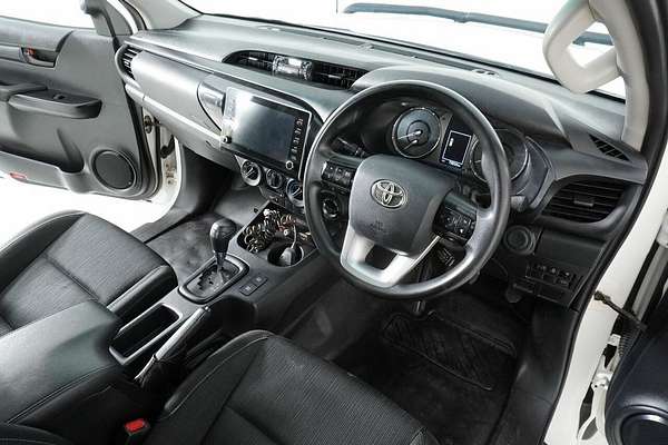 2020 Toyota Hilux SR (4x4) GUN126R Facelift 4X4