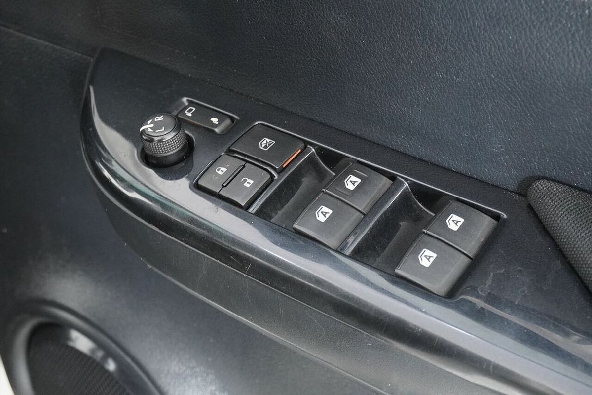 2021 Toyota Hilux SR5 (4x4) GUN126R Facelift 4X4