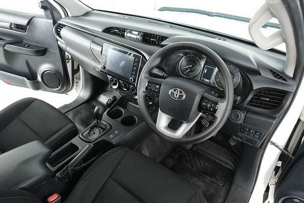 2020 Toyota Hilux SR (4x4) GUN126R Facelift 4X4