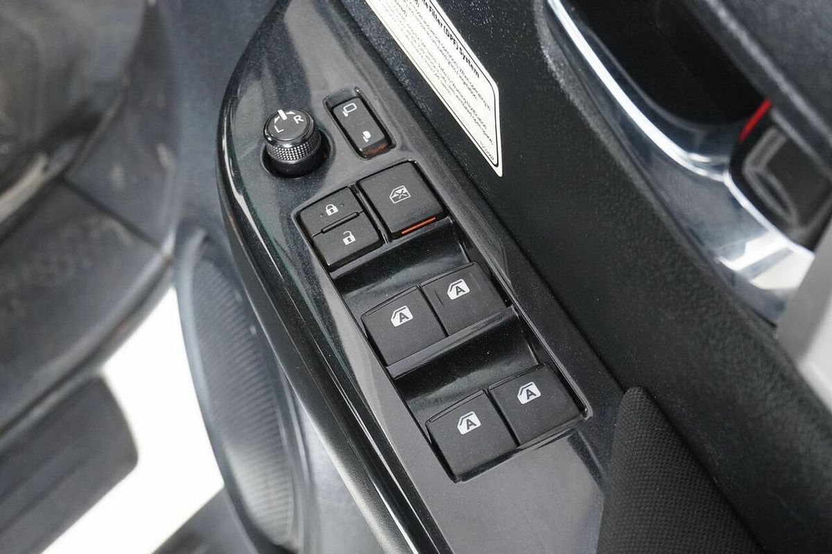2021 Toyota Hilux SR5 (4x4) GUN126R Facelift 4X4
