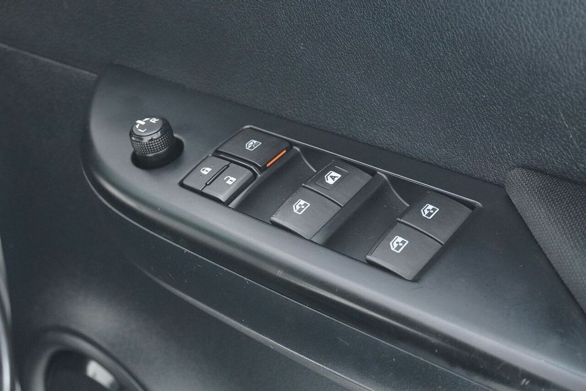 2016 Toyota Hilux SR (4x4) GUN126R 4X4