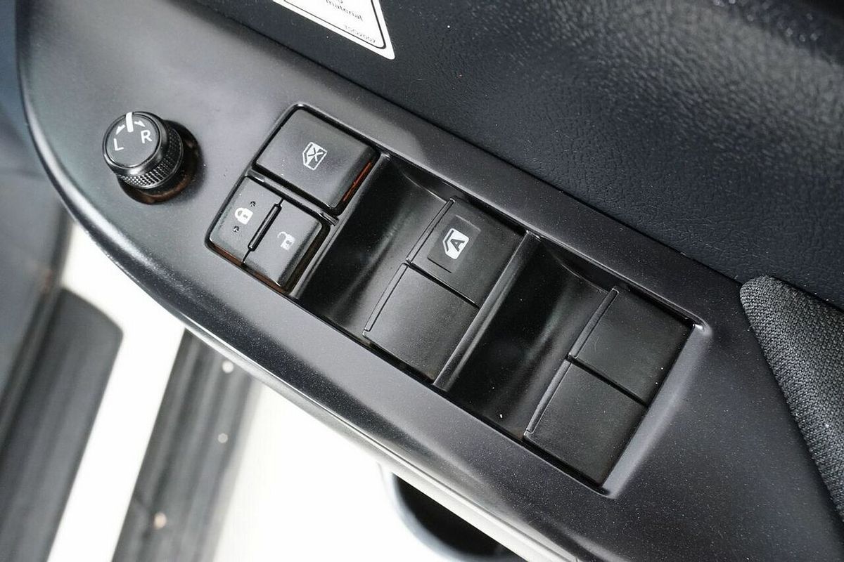 2020 Toyota Hilux SR (4x4) GUN126R Facelift 4X4