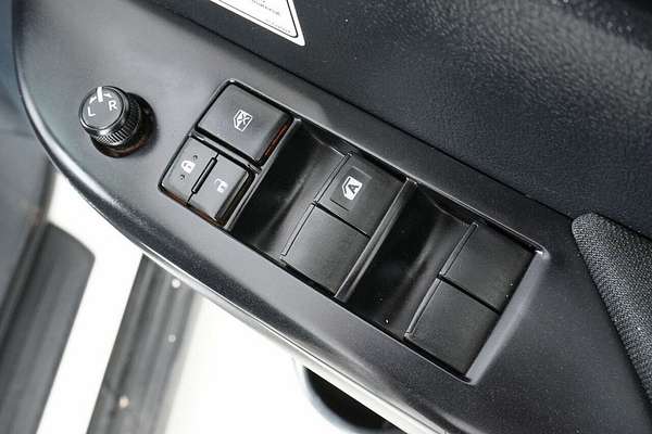 2020 Toyota Hilux SR (4x4) GUN126R Facelift 4X4