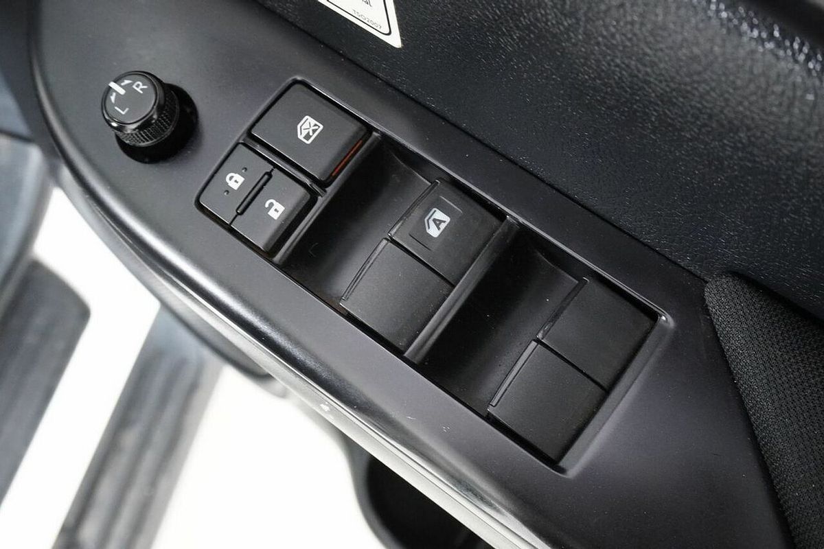 2021 Toyota Hilux SR (4x4) GUN126R Facelift 4X4