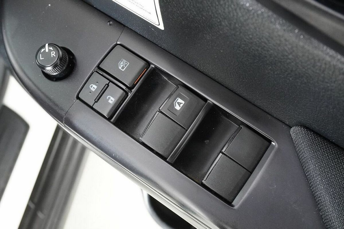 2021 Toyota Hilux SR (4x4) GUN126R Facelift 4X4