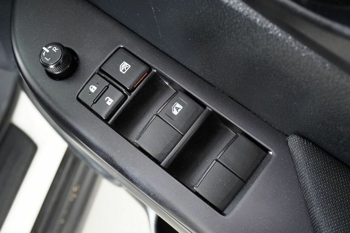 2021 Toyota Hilux SR (4x4) GUN126R Facelift 4X4