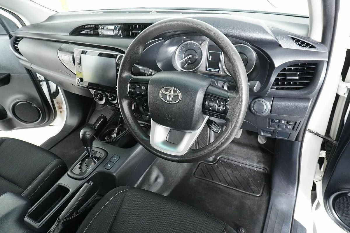 2022 Toyota Hilux SR (4x4) Steel Wheels GUN126R 4X4
