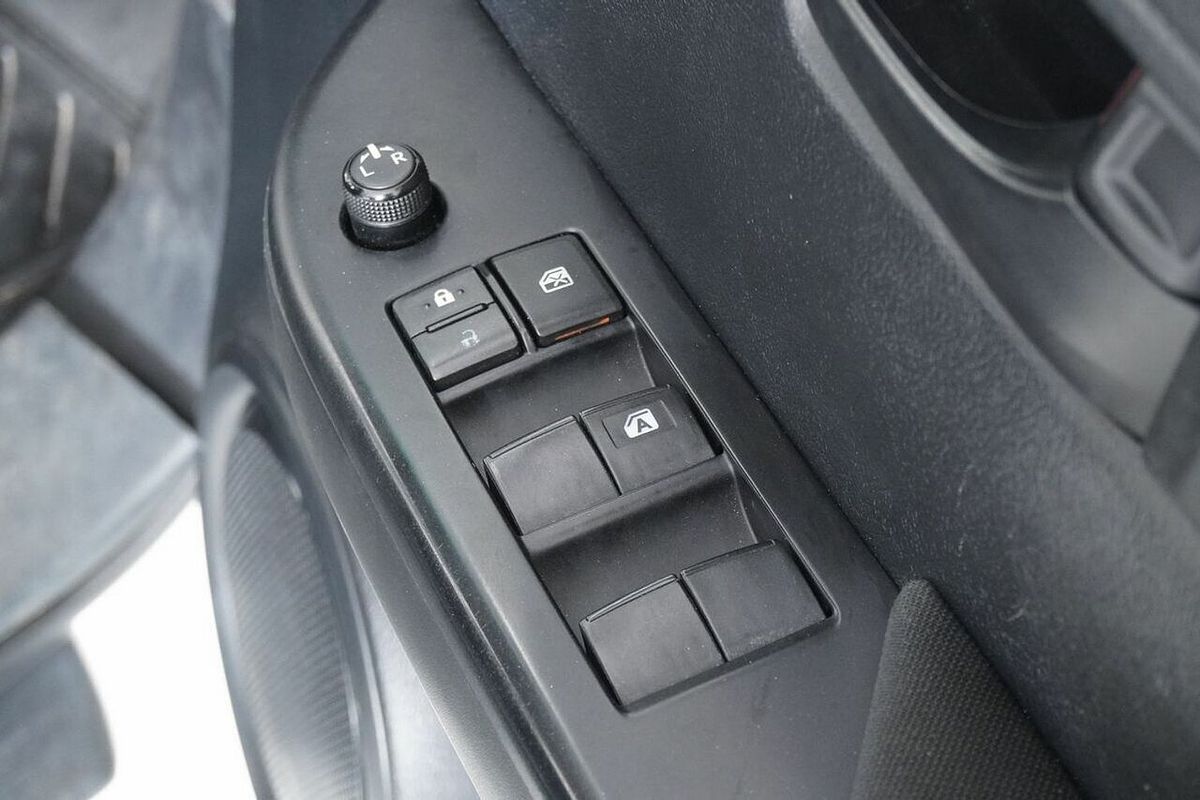 2020 Toyota Hilux SR (4x4) GUN126R Facelift 4X4