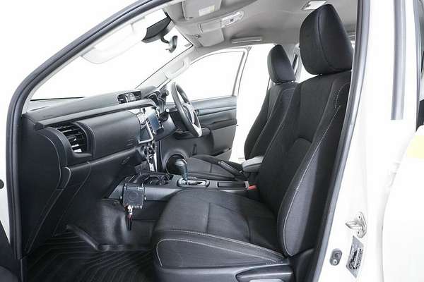 2020 Toyota Hilux SR (4x4) GUN126R Facelift 4X4