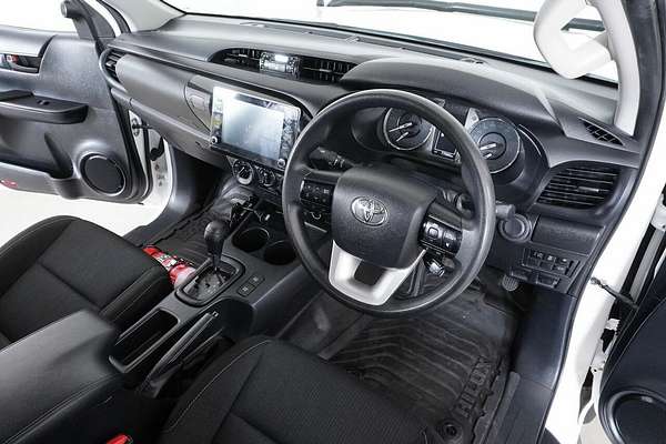 2020 Toyota Hilux SR (4x4) GUN126R Facelift 4X4