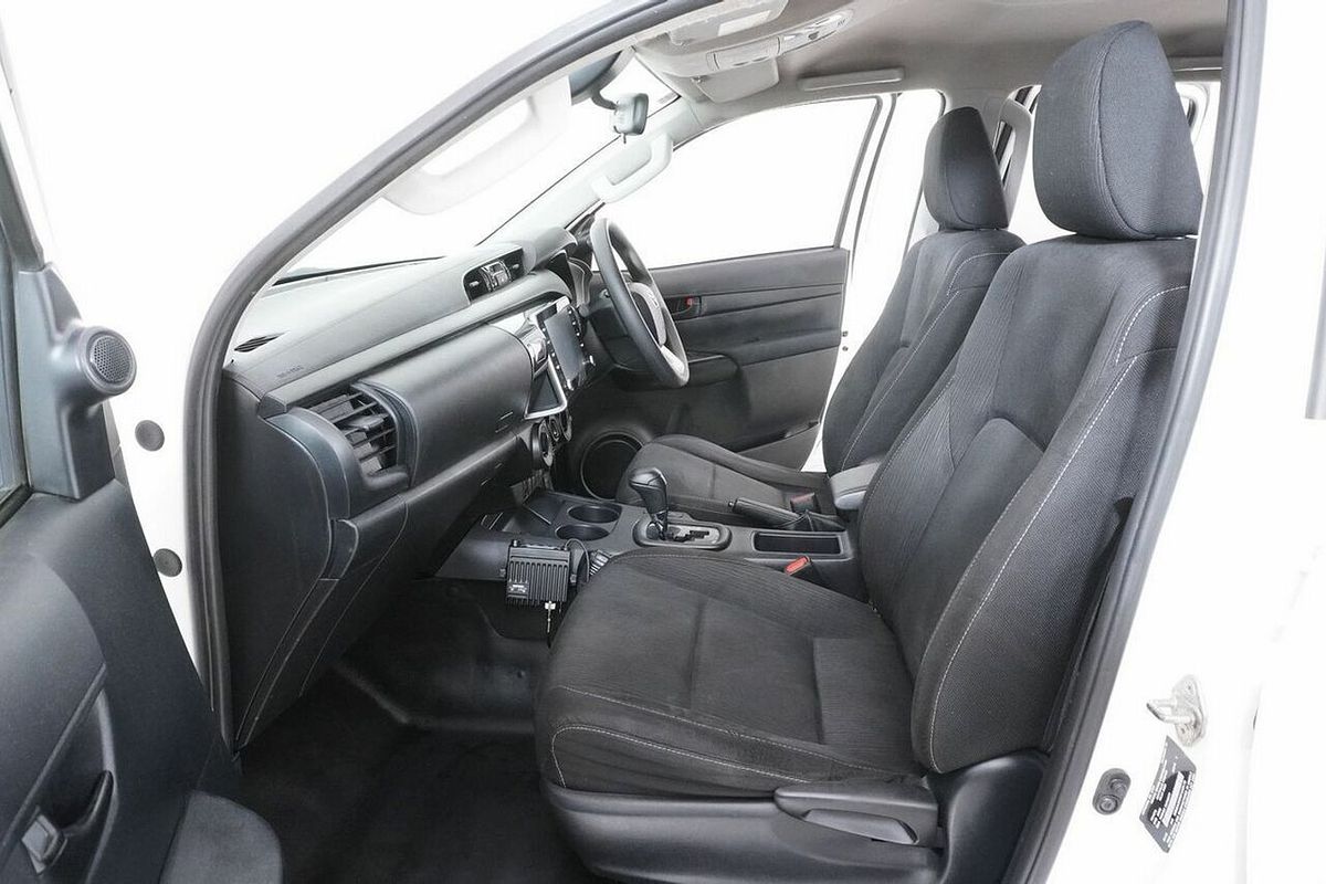 2020 Toyota Hilux SR (4x4) GUN126R Facelift 4X4