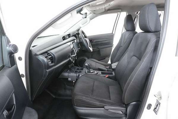 2020 Toyota Hilux SR (4x4) GUN126R Facelift 4X4