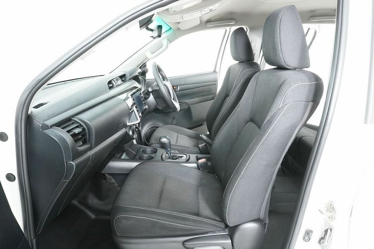 2021 Toyota Hilux SR (4x4) GUN126R Facelift 4X4