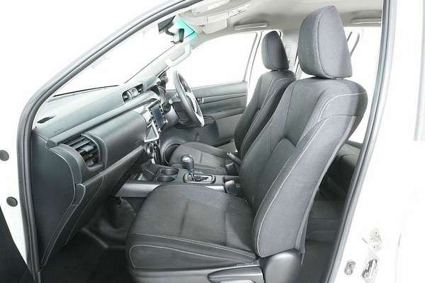 2021 Toyota Hilux SR (4x4) GUN126R Facelift 4X4