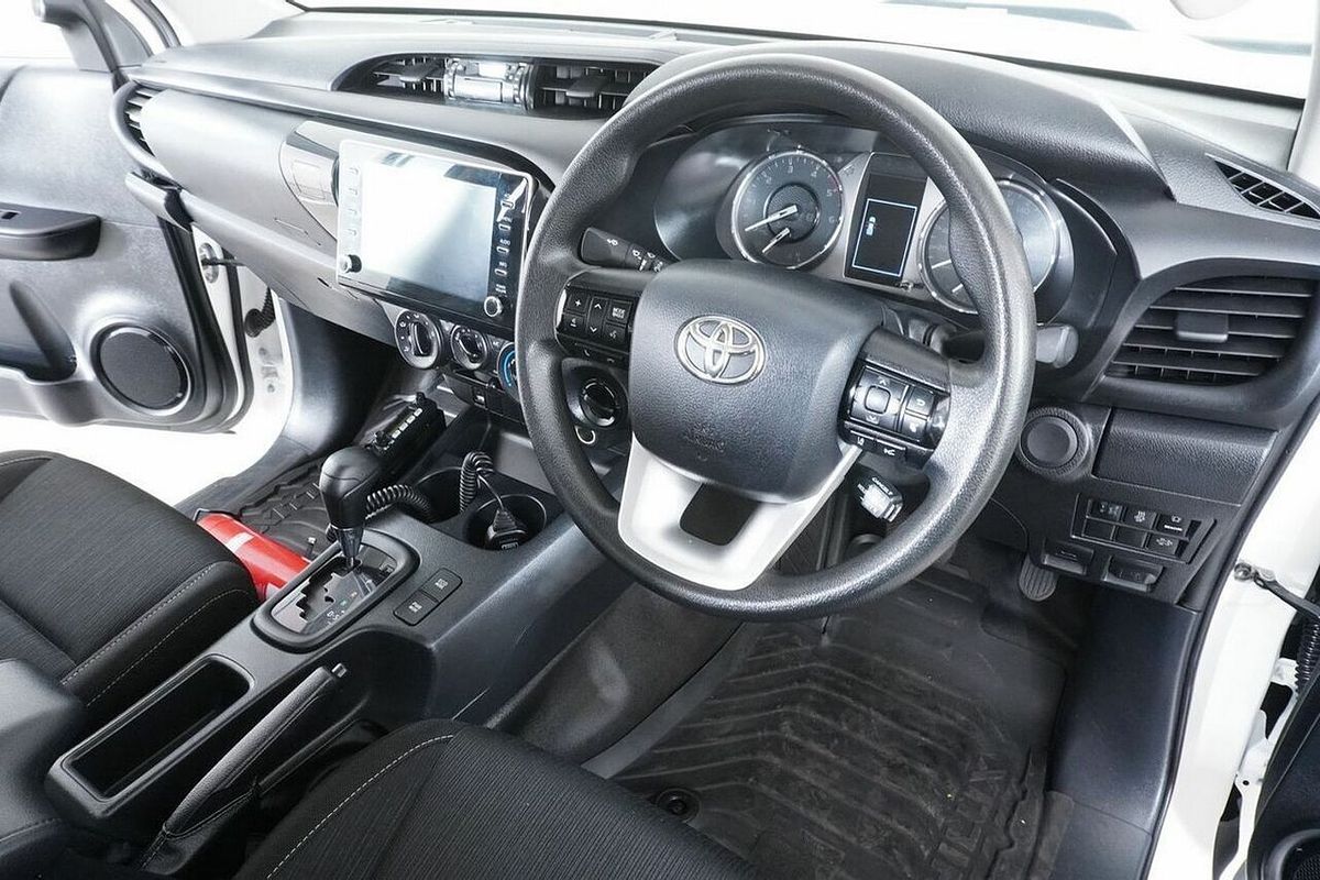 2020 Toyota Hilux SR (4x4) GUN126R Facelift 4X4
