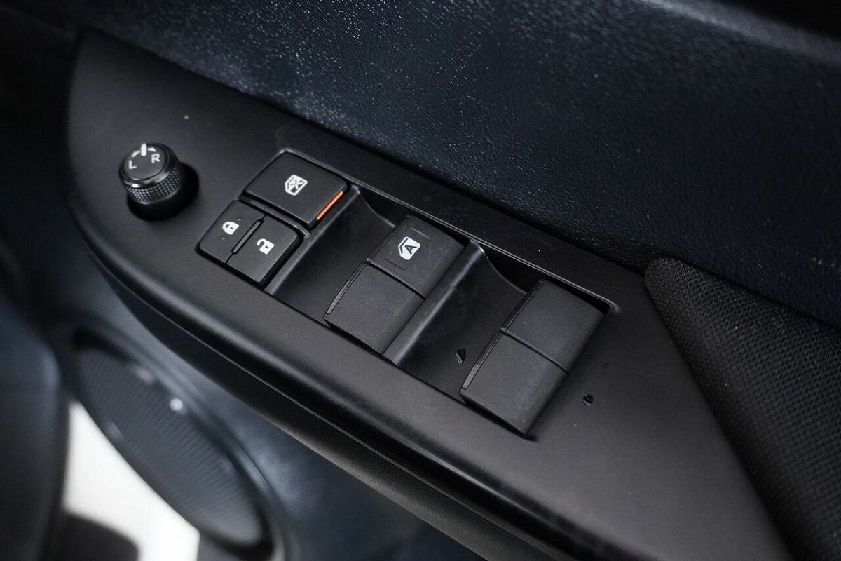 2021 Toyota Hilux SR (4x4) GUN126R Facelift 4X4